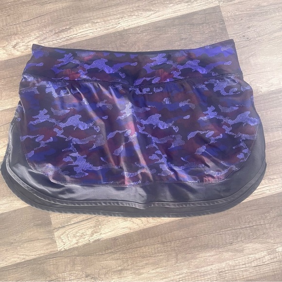 lululemon athletica Dresses & Skirts - Lululemon Athletica Hotty Hot Skirt Camo Size 10